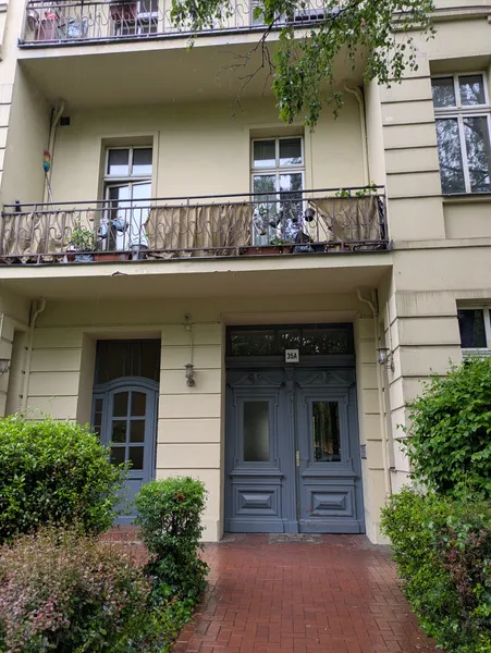 Frisch sanierte 2-Zimmer-Wohnung mit EBK — photo 1